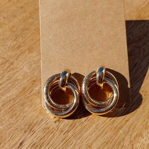 Elegant Gold Hoop Earrings